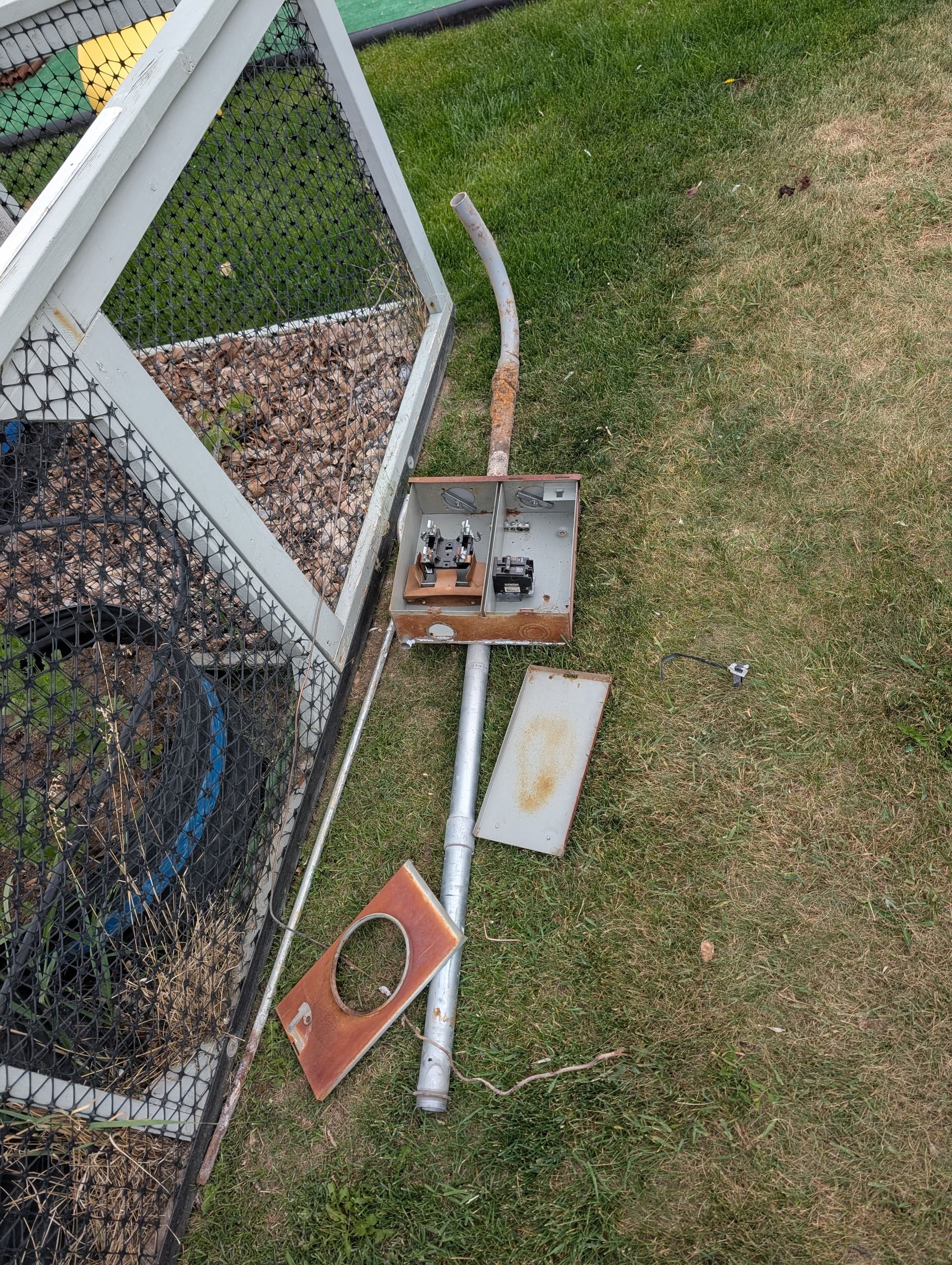 Gallery photos for 100-Amp to 200-Amp Panel Upgrade to Power an EV Charger: Image #1